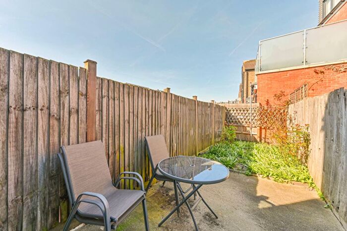1 Bedroom Maisonette For Sale In Bruce Road, Mitcham, CR4