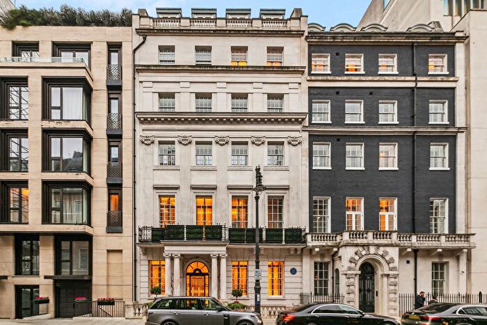 3 Bedroom Flat For Sale In Stanhope Gate, Mayfair, W1K