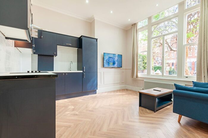 1 Bedroom Flat For Sale In Oxford Gardens, London, W10