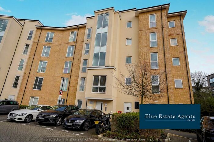 2 Bedroom Flat To Rent In Hunting Place, Hounslow, TW5