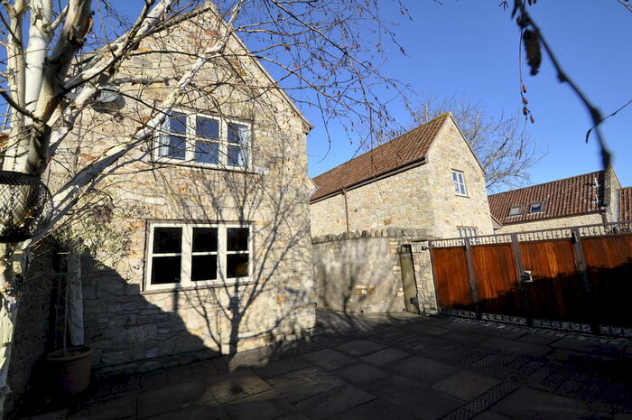 2 Bedroom Cottage To Rent In King Alfred Mews, BS28