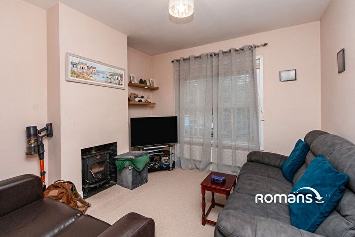 2 Bedroom End Of Terrace House To Rent In Highland Road, Aldershot, GU12