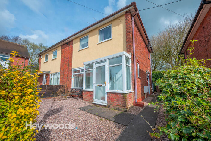 3 Bedroom Semi-Detached House To Rent In Waverton Road, Bentilee, Stoke-on-Trent, ST2