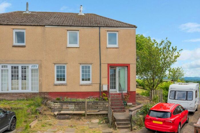 3 Bedroom Semi-Detached House For Sale In John Stuart Gait, Oakley, KY12