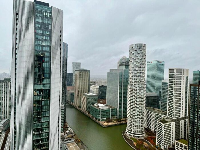 2 Bedroom Apartment To Rent In One Thames Quay, Canary Wharf, E14