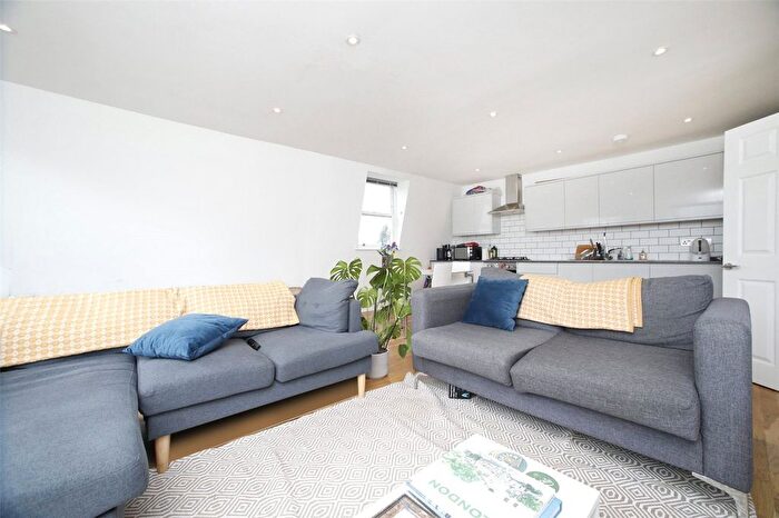 3 Bedroom Flat To Rent In Greencroft Gardens, London, NW6