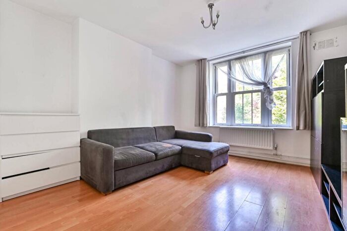2 Bedroom Flat To Rent In Queens Crescent, Chalk Farm, London, NW5