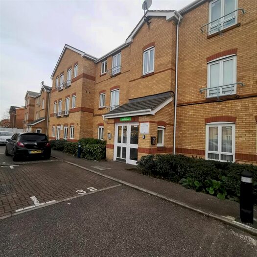 2 Bedroom Flat To Rent In Dominion Close, Hounslow TW3