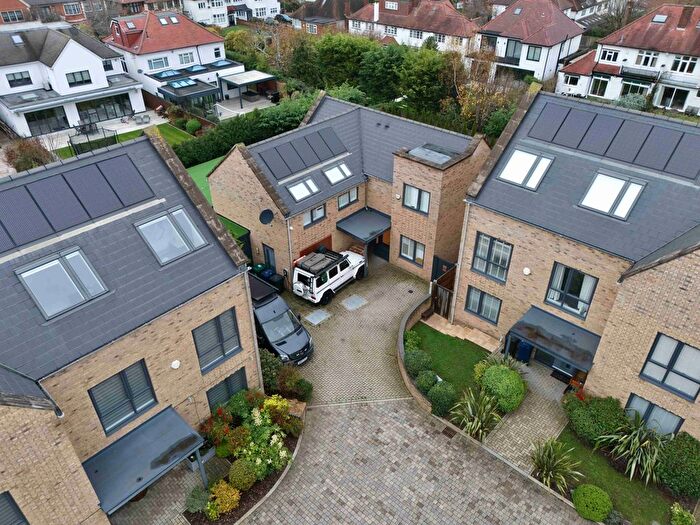 5 Bedroom Detached House For Sale In Well Grove, London, N20