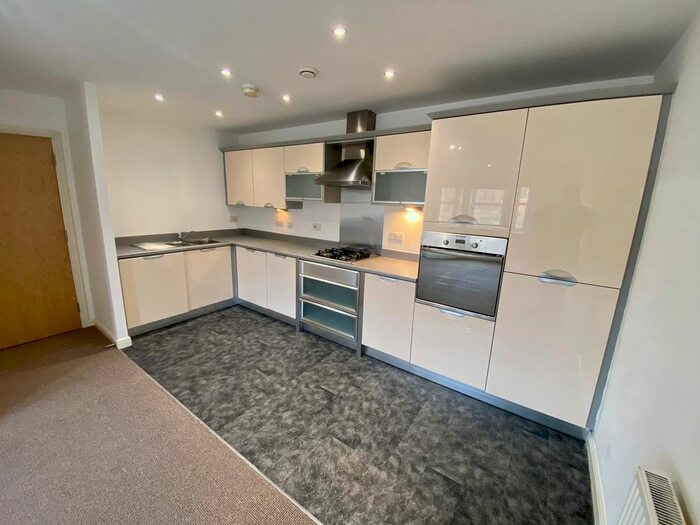 2 Bedroom Flat To Rent In Sycamore Avenue, Bingley, West Yorkshire, Uk, BD16