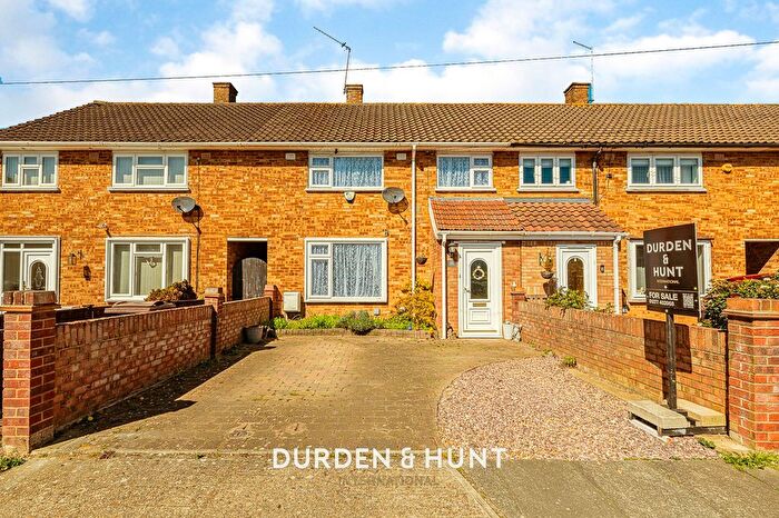 4 Bedroom Terraced House For Sale In Whittington Road, Hutton, CM13