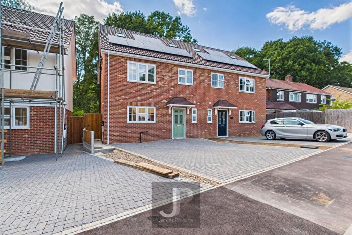 4 Bedroom Semi-Detached House For Sale In La Plata Grove, Brentwood, CM14