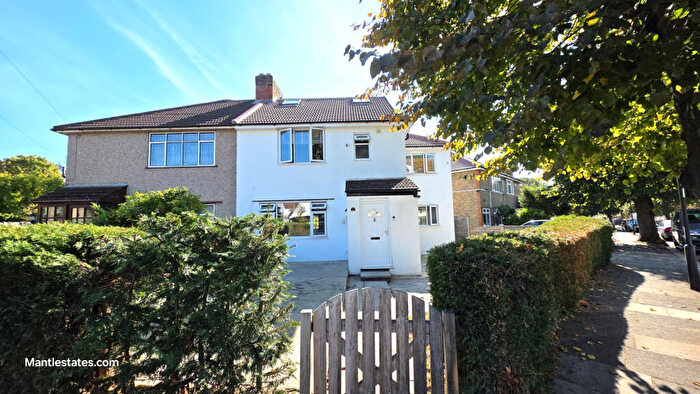 5 Bedroom Semi Detached House To Rent In Sweet Briar Grove, Edmonton, N9