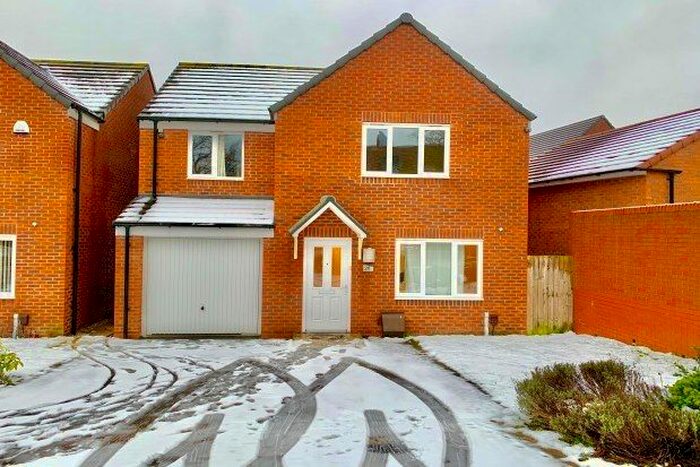4 Bedroom Detached House To Rent In Heather Avenue, Walsall, WS5
