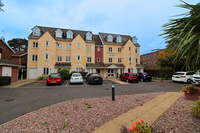 2 Bedroom Apartment For Sale In Poole Road, Bournemouth, BH4