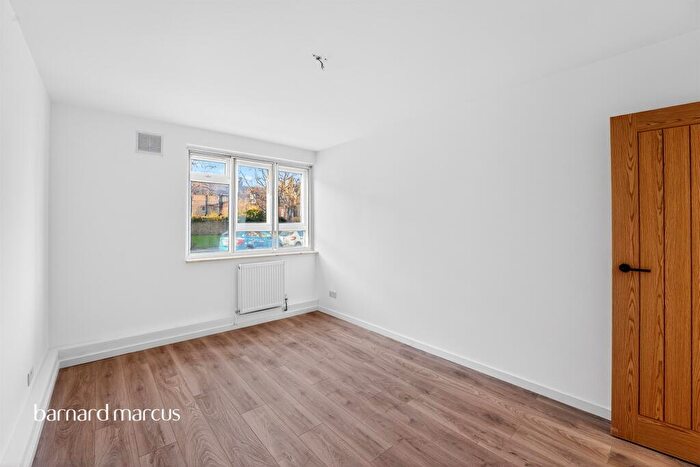 2 Bedroom Apartment For Sale In Elspeth Road, London, SW11