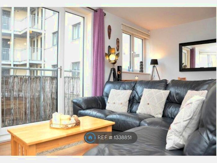 2 Bedroom Flat To Rent In Lochend Parkview, Edinburgh, EH7