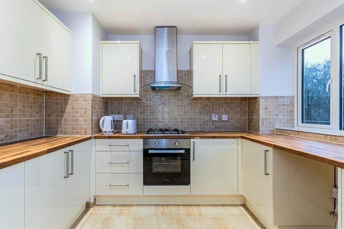 3 Bedroom Flat To Rent In Watermill Way, Feltham, TW13