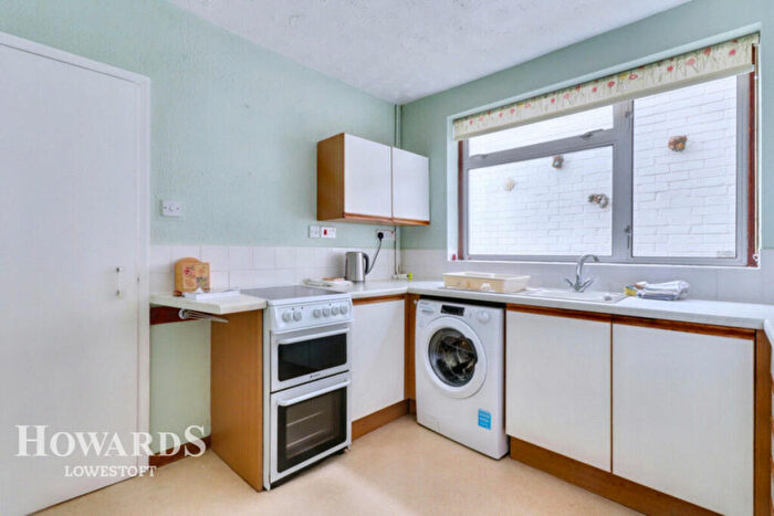 3 Bedroom Terraced House For Sale In May Road, Lowestoft, NR32