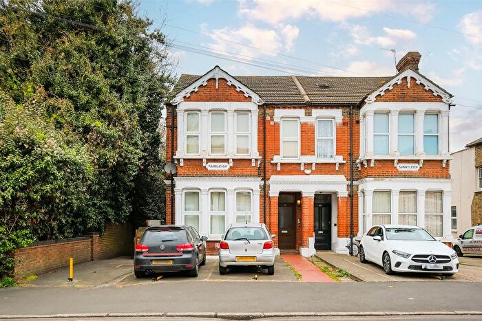 Studio To Rent In Eastern Road, Romford, RM1