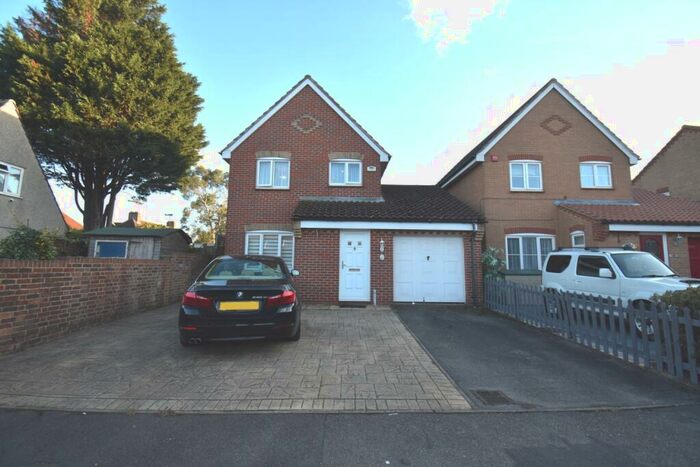 3 Bedroom Detached House To Rent In St. Marys Road Swanley, BR8