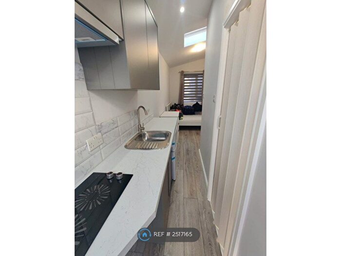 Studio To Rent In Molash Road, Orpington, BR5