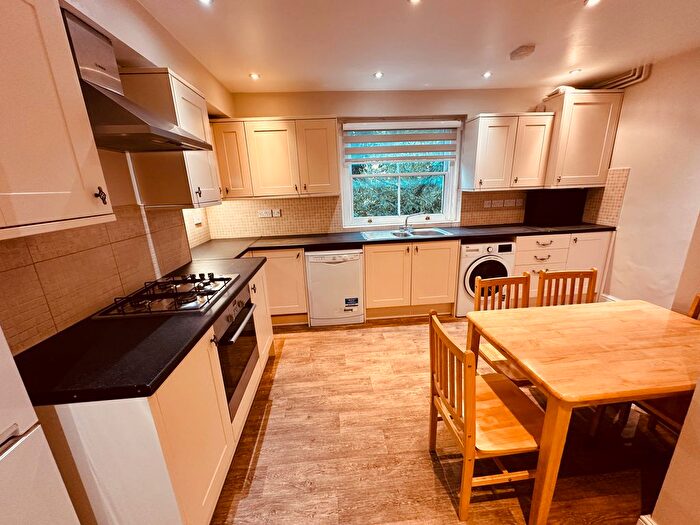 4 Bedroom Flat To Rent In Prince Of Wales Road, London, NW5