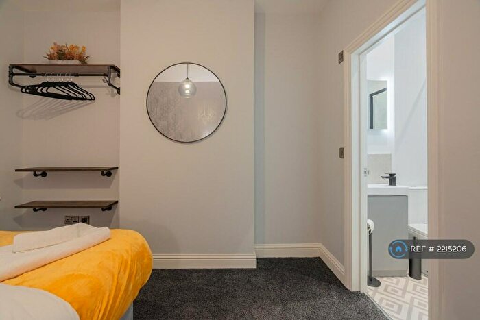 2 Bedroom Flat To Rent In Flexible Renting, Hove, BN3