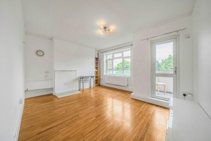 3 Bedroom Flat To Rent In West Hill, London, SW18