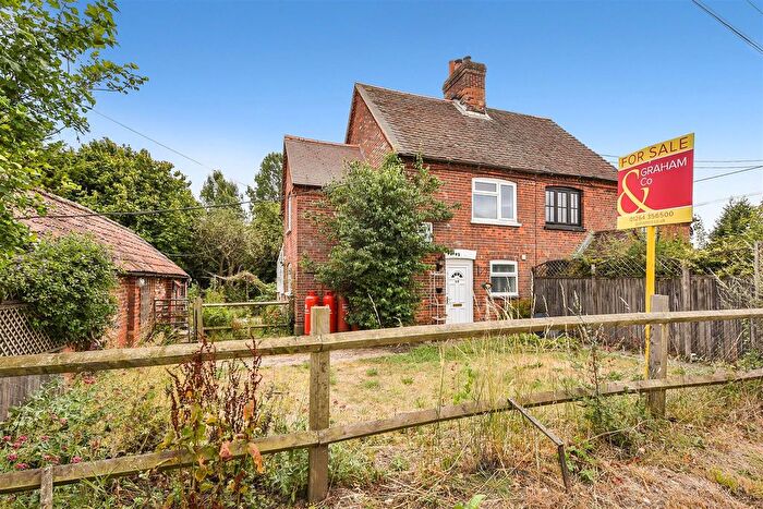 3 Bedroom Semi-Detached House For Sale In Farm Road, Little Park, Andover, SP11