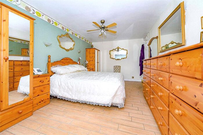 2 Bedroom Bungalow For Sale In Kingsmead, Edlesborough, Dunstable, Buckinghamshire, LU6