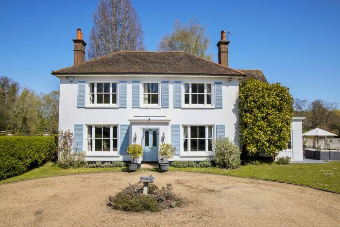 5 Bedroom Detached House To Rent In Bowers Lane, Guildford GU4