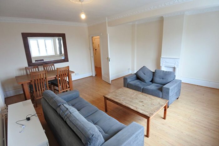 2 Bedroom Flat To Rent In Cheyne Close, Hendon Way, Hendon Central, NW4