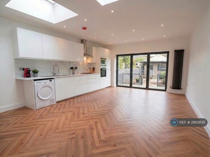 5 Bedroom Terraced House To Rent In Southfield Road, Waltham Cross, EN8