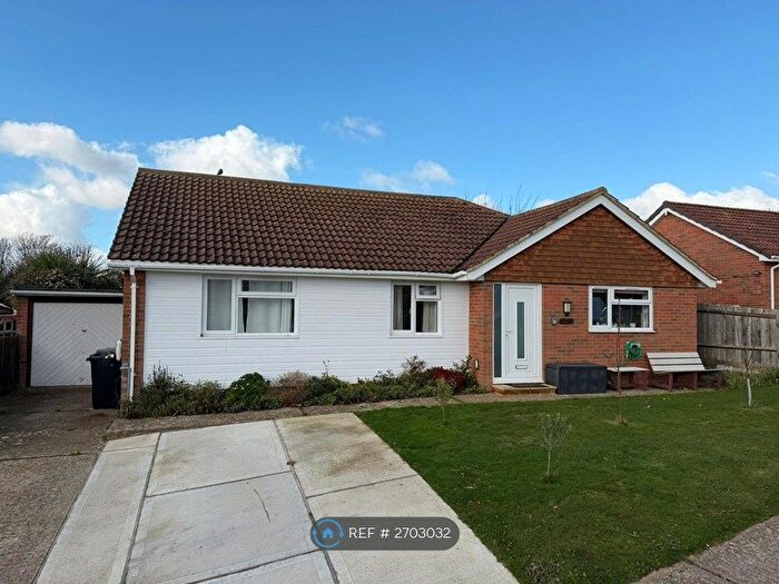 3 Bedroom Bungalow To Rent In Badgers Field, Peacehaven, BN10