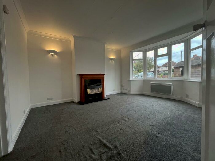 2 Bedroom Maisonette To Rent In Cobham, KT11