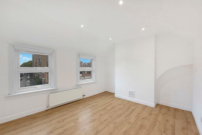 2 Bedroom Property To Rent In Hackney Road, London, E2