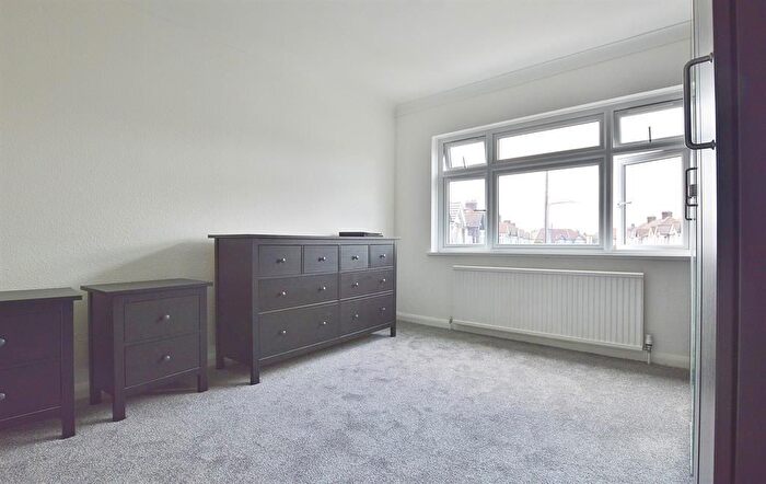 2 Bedroom Flat To Rent In Edgar Road, Chadwell Heath, Essex, RM6
