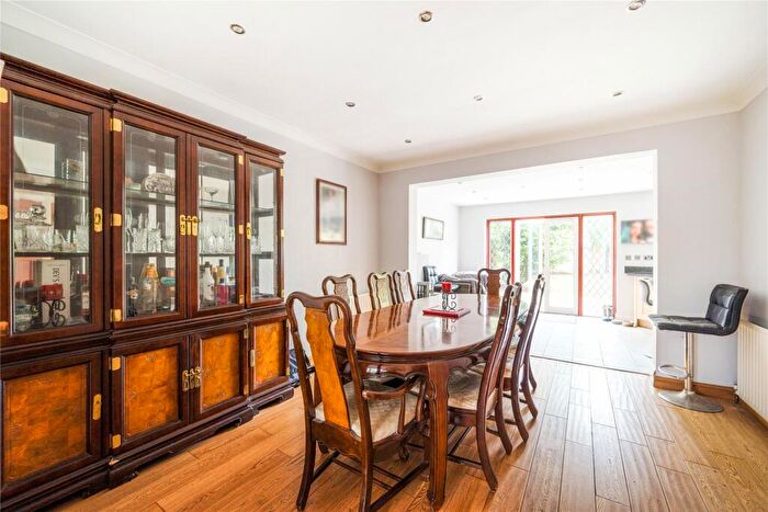5 Bedroom Detached House For Sale In Bowes Road, Walton On Thames, Surrey, KT12