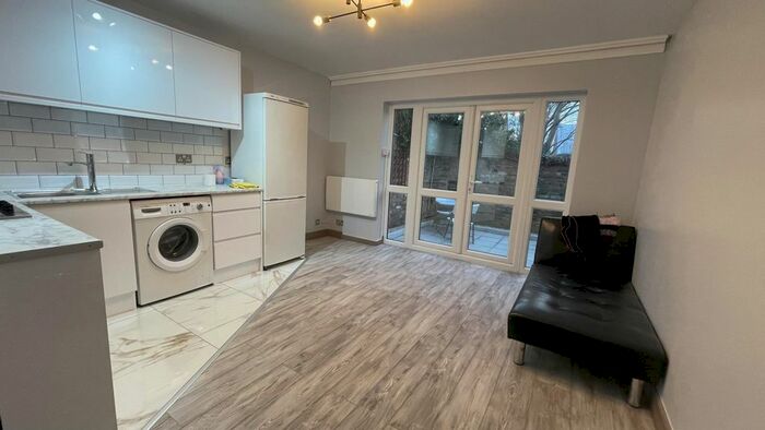 1 Bedroom Flat To Rent In Claire House, Tottenham N15