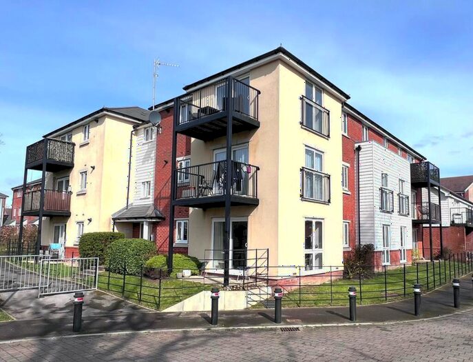 2 Bedroom Flat To Rent In Cavendish Drive, Locks Heath, SO31