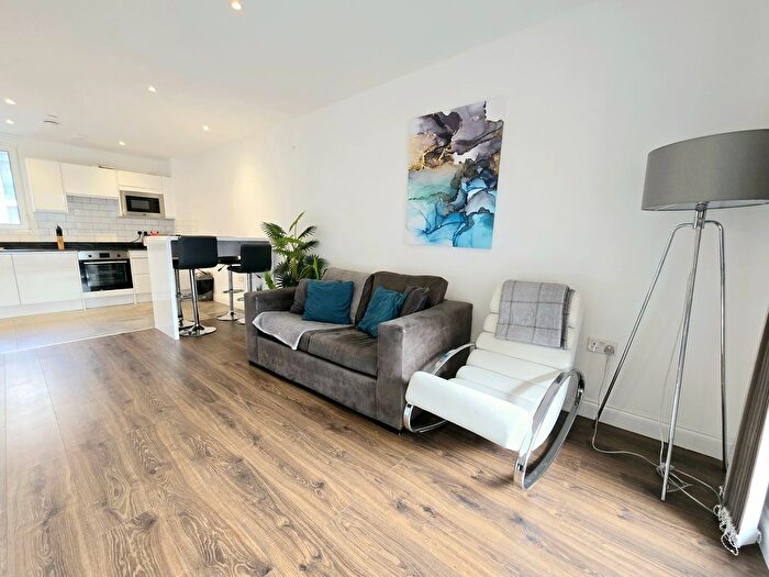1 Bedroom Flat To Rent In Wellstones, Watford, WD17