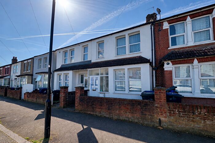 3 Bedroom Terraced House For Sale In Balfour Road, Southall, UB2