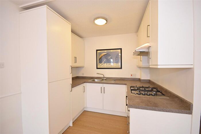 2 Bedroom Flat To Rent In Dunvegan House, Garlands Road, Redhill, RH1