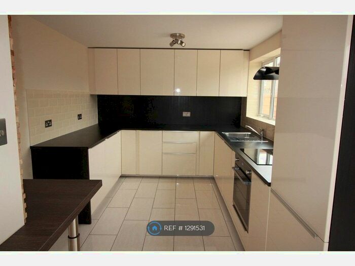 3 Bedroom Terraced House To Rent In Avebury Close, Nottingham NG11