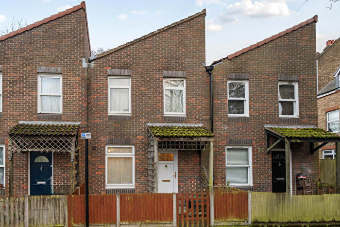 3 Bedroom Terraced House For Sale In Montserrat Close, London, SE19