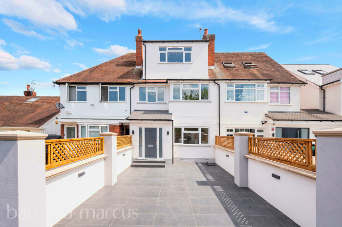 5 Bedroom House To Rent In Boscombe Road, Worcester Park, KT4