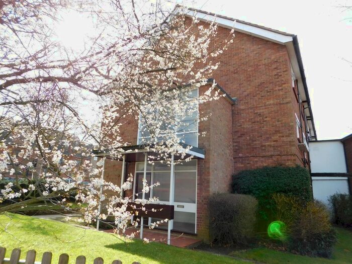 2 Bedroom Flat To Rent In Maple Road, Surbiton, KT6