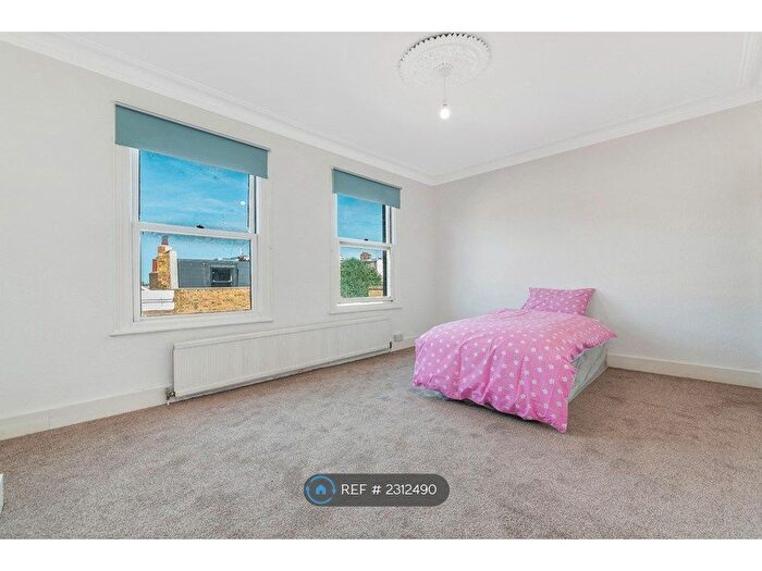 4 Bedroom Flat To Rent In Trinity Road, London, SW17