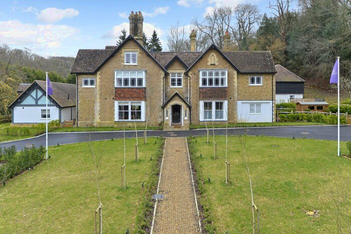 3 Bedroom Apartment For Sale In Catteshall Lane, Godalming, Surrey, GU7